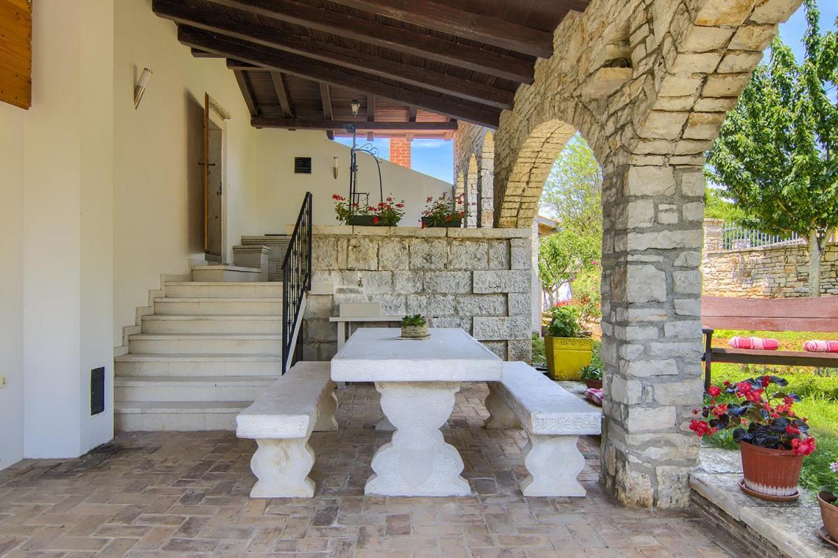 Holiday Home Kukurin Бале Екстериор снимка